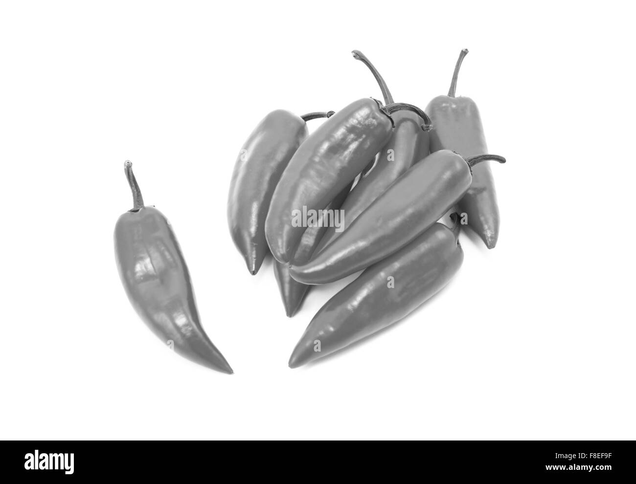 Pila di baby peperoni isolato su uno sfondo bianco - elaborazione monocromatica Foto Stock