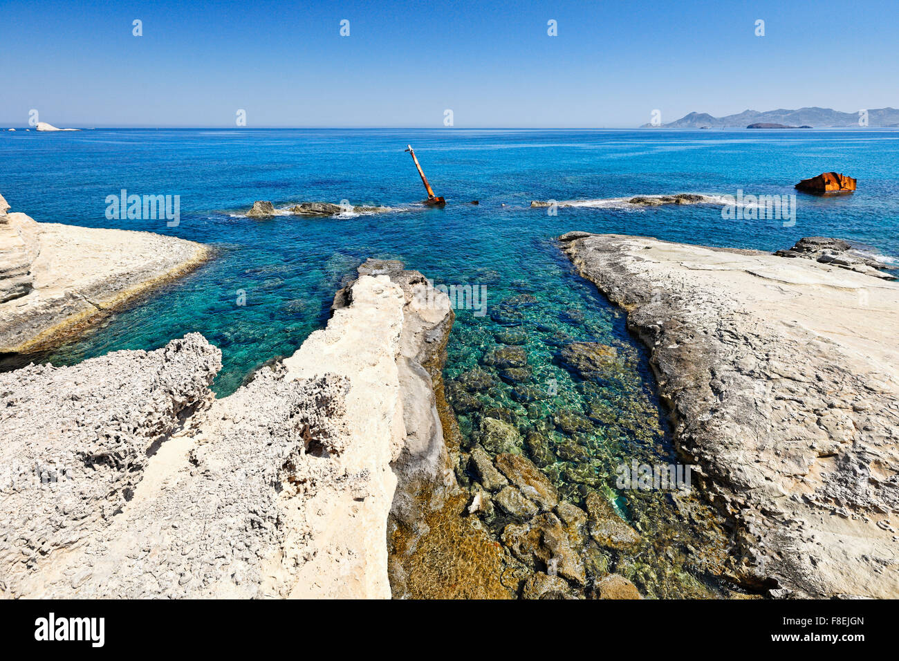 Un naufragio in Sarakiniko di Milos, Grecia Foto Stock