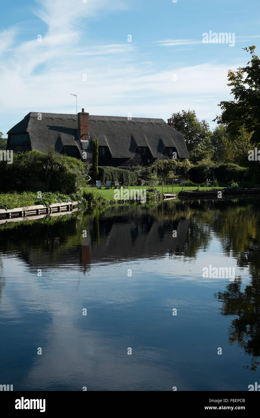Il tetto di paglia granaio al Mulino di Flatford Suffolk in Inghilterra Foto Stock