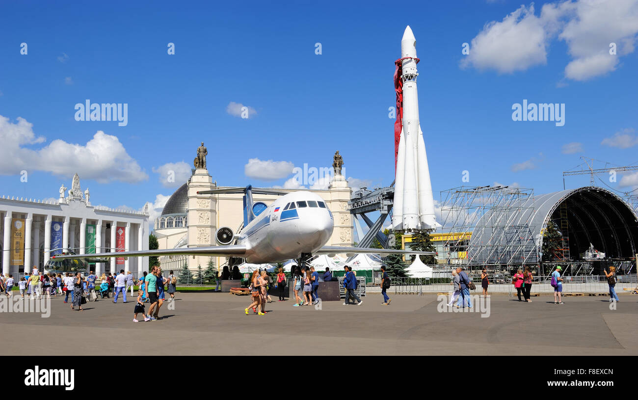 Vista del pavilion 'space', Yak-42 e rucola Vostok-1 sull'esposizione di risultati economici Foto Stock