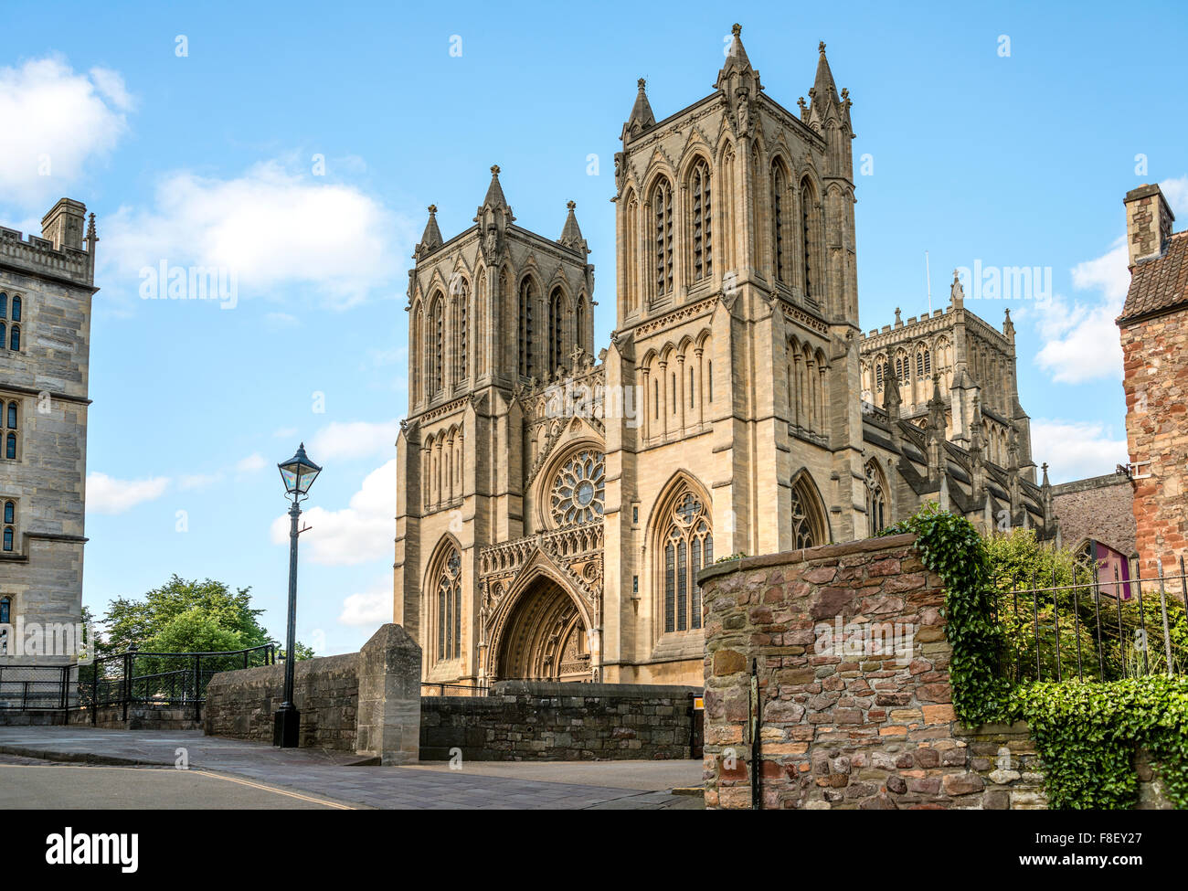 La Chiesa Cattedrale della Santa e indivisa Trinità, noto anche come Cattedrale di Bristol, su College Green, Somerset, Inghilterra Foto Stock