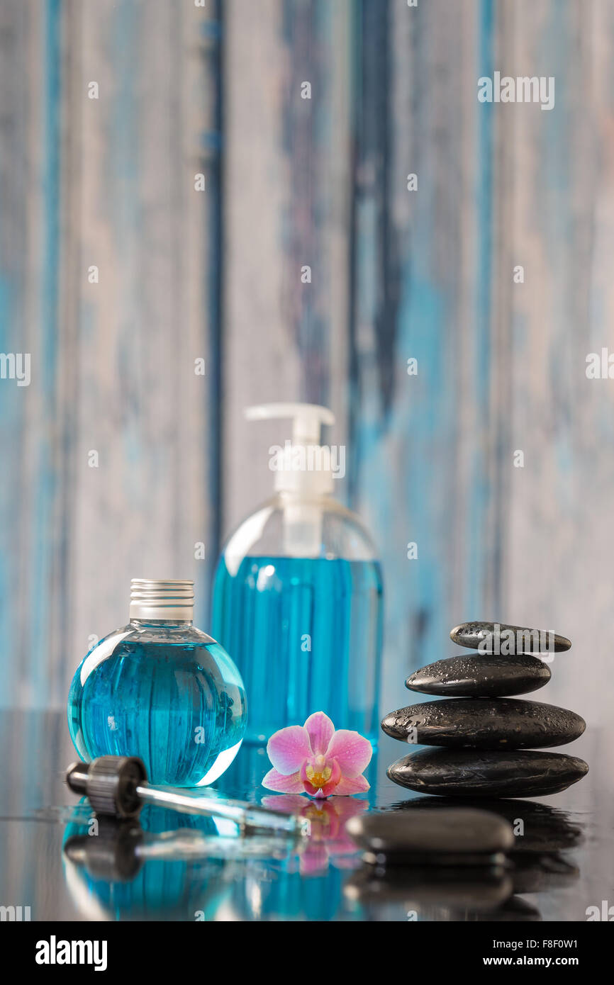 Bella composizione spa hot stone e olio essenziale Foto Stock
