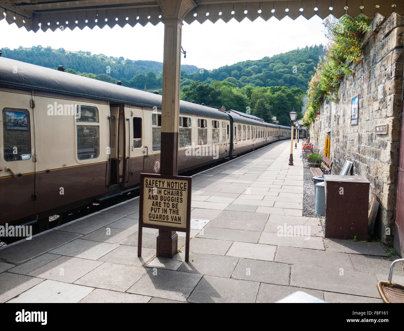La piattaforma a Llangollen Railway Station Denbighshire Wales UK Foto Stock