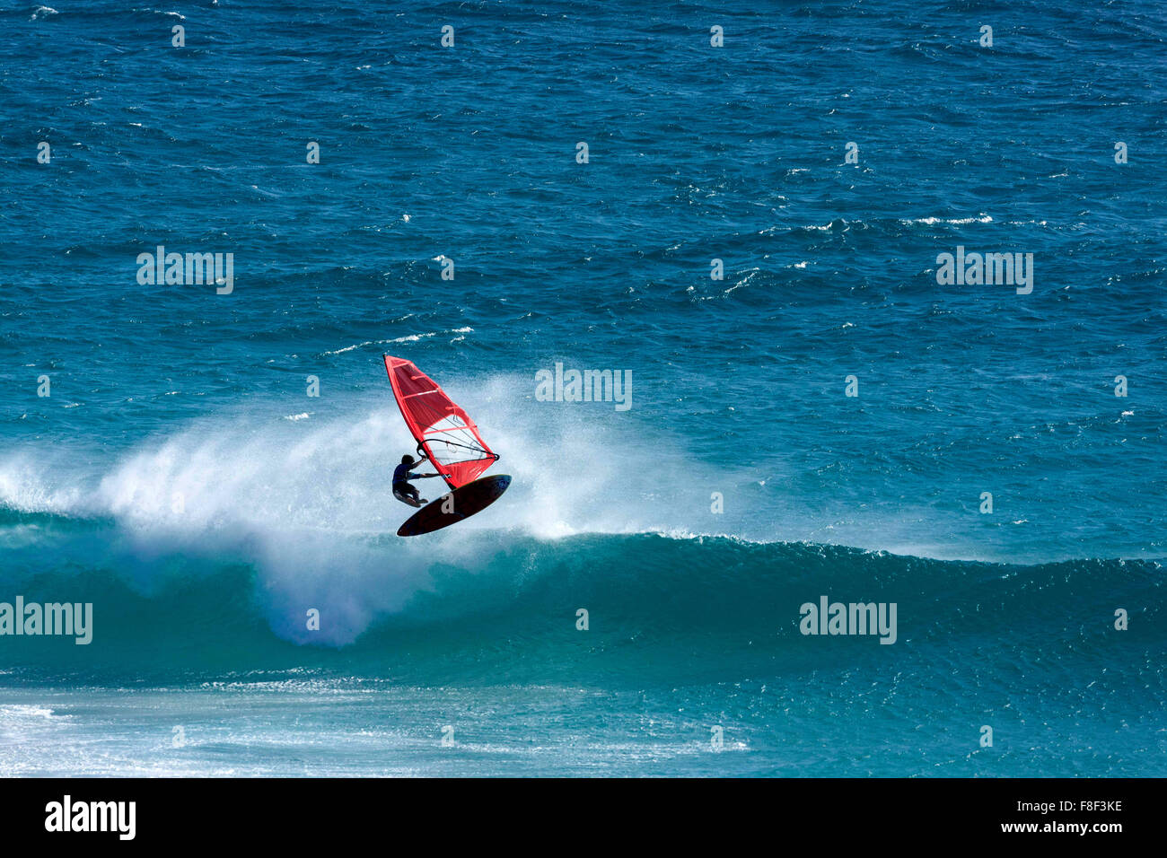 Wind Surfer wave jumping, Esperance, Western Australia. Foto Stock