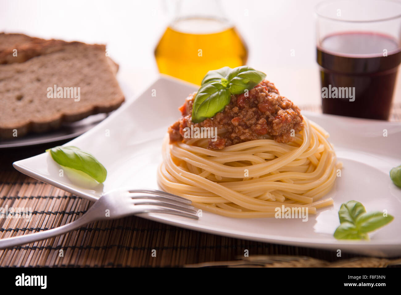 Italian spaghetti conditi con Bolognese salsa vegano Foto Stock