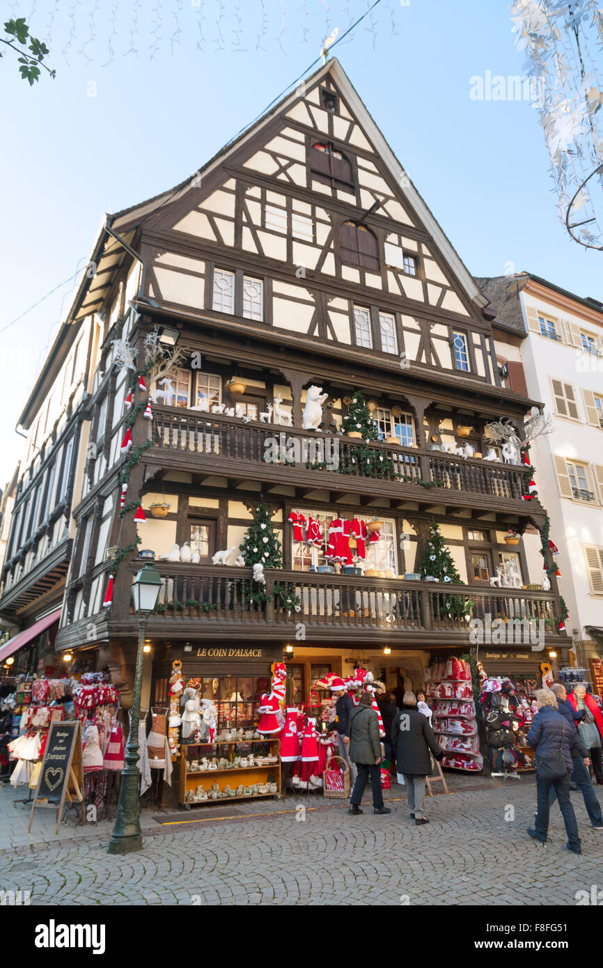 Strasbourg Christmas market shop, Strasburgo, città vecchia, Alsazia, Francia Europa Foto Stock