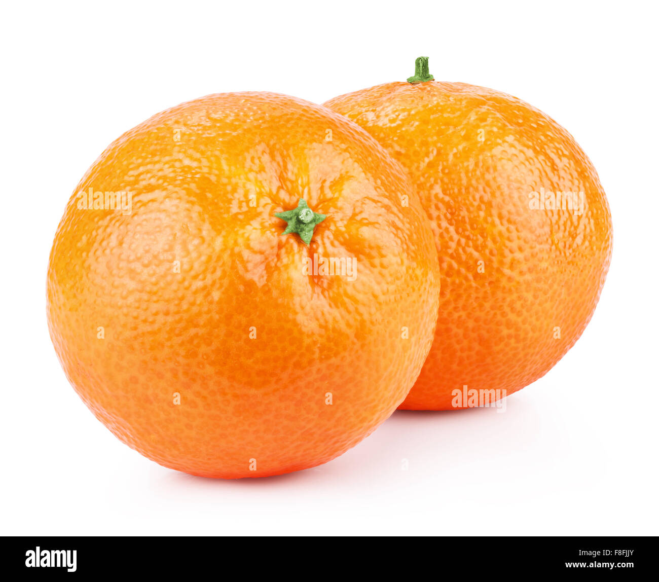 Il mandarino o mandarino frutto isolato su sfondo bianco ritaglio. Tracciato di ritaglio Foto Stock