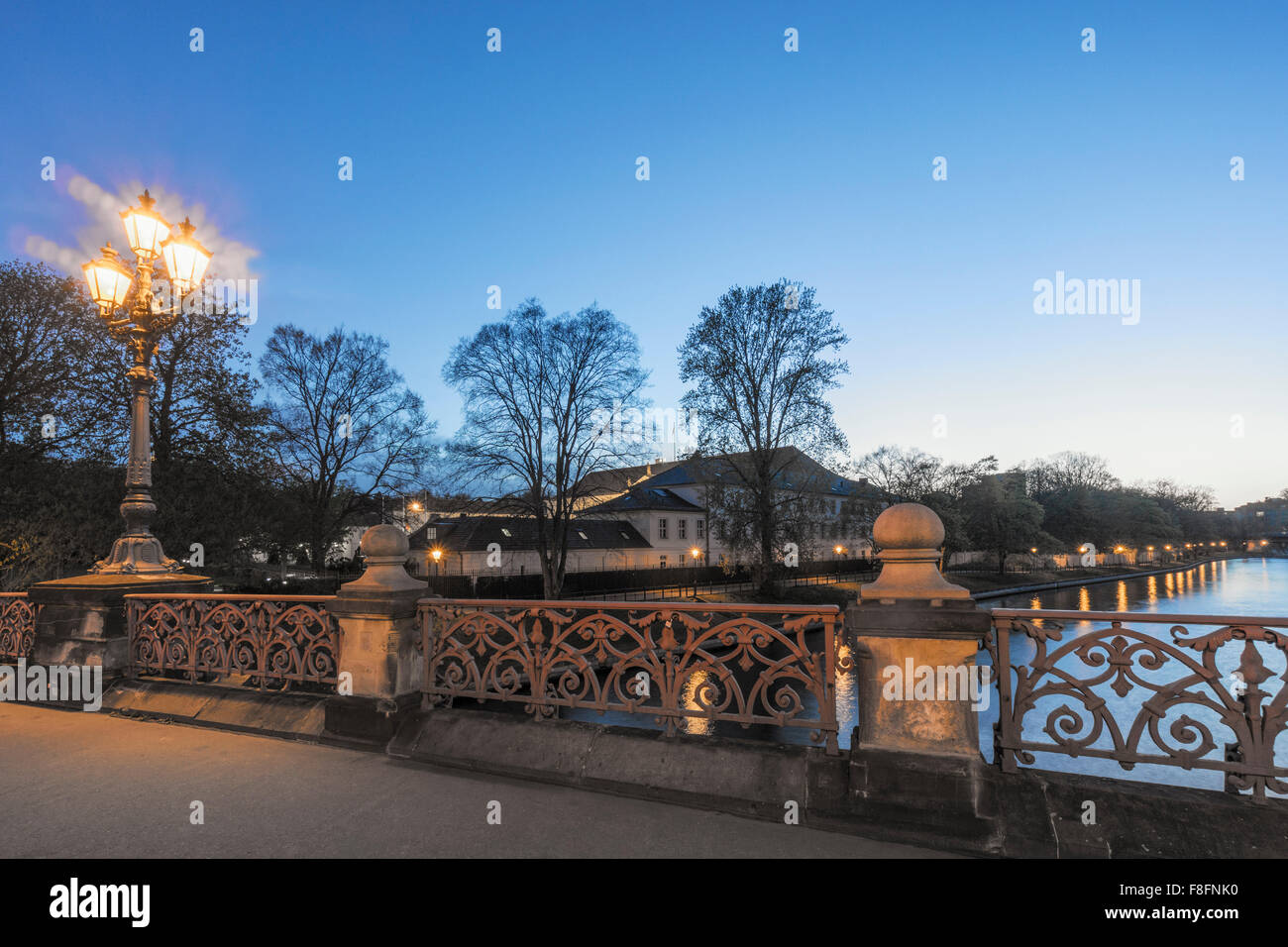 Ponte di Lutero, Sprea, il castello di Bellevue , Ufficio del Presidente Federale, il Tiergarten di Berlino, Germania Foto Stock