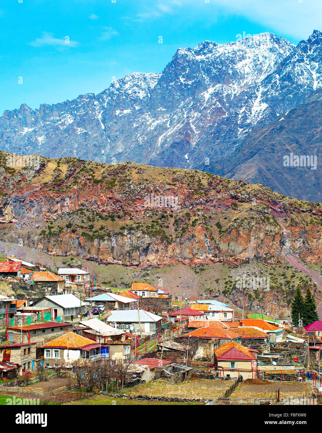 Stepantsminda - è una piccola città nella regione Mtskheta-Mtianeti, Georgia Foto Stock