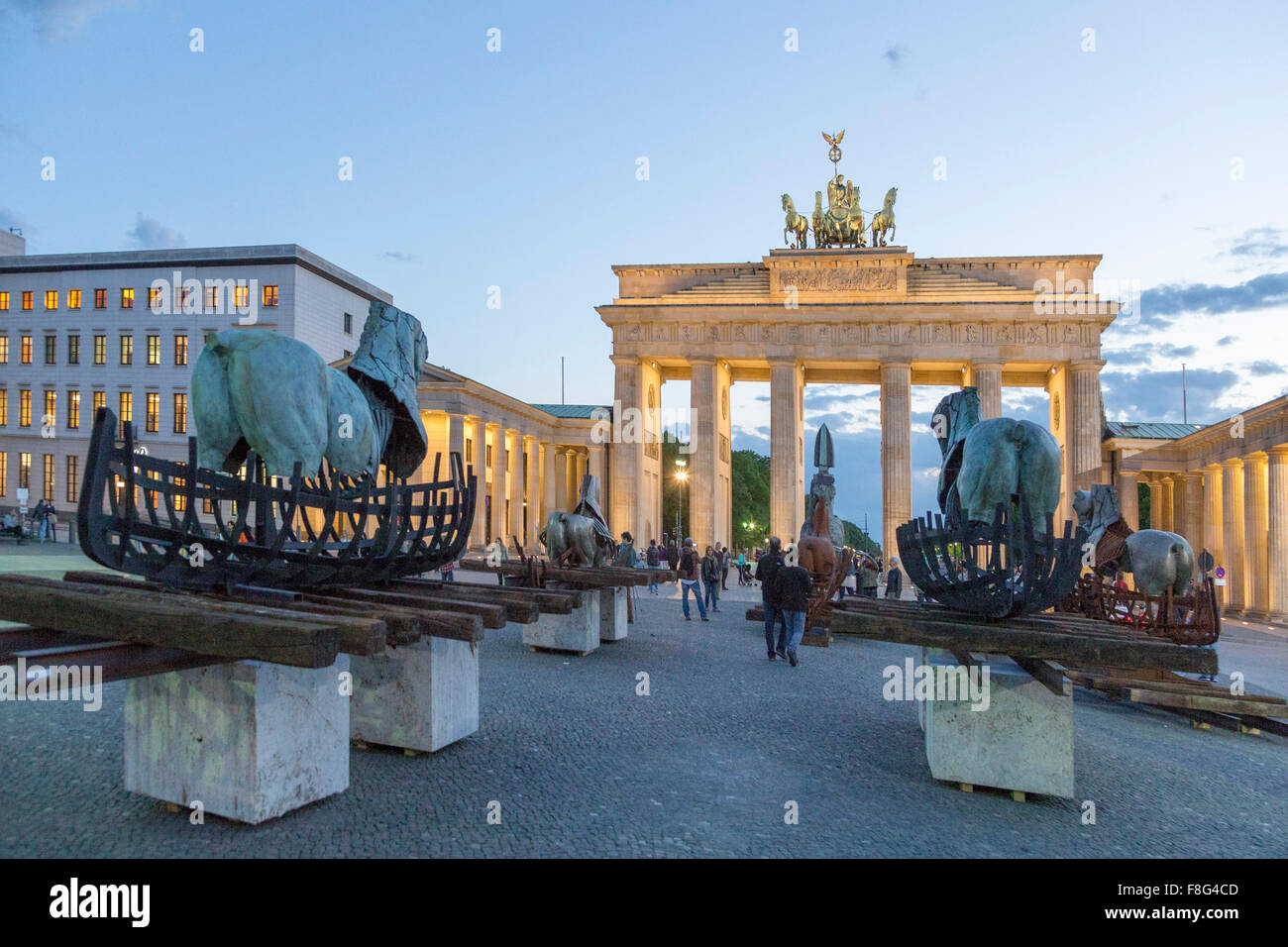 Lapidarium , Aria Aperta Exebition da Gustavo Aceves a Parigi Sqaure, la Porta di Brandeburgo, Berlino Foto Stock