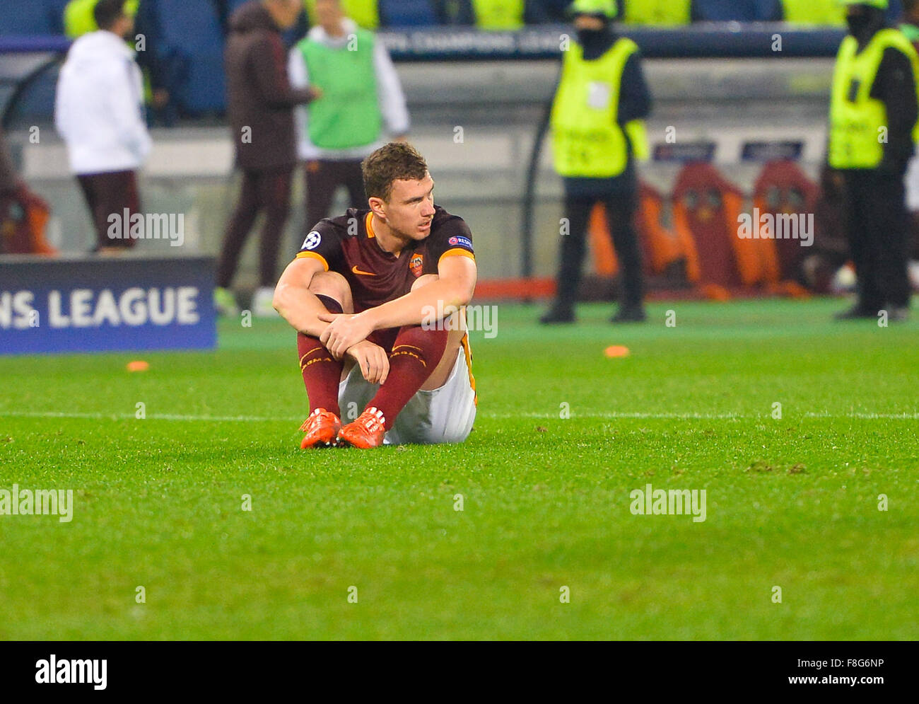 Roma, Italia. 09Dec, 2015. Edin Dzeko durante la champions league football match come Roma vs F.C. Il Bate Borisov nello Stadio Olimpico di Roma, il 09 dicembre 2015. Credito: Silvia Lore'/Alamy Live News Foto Stock