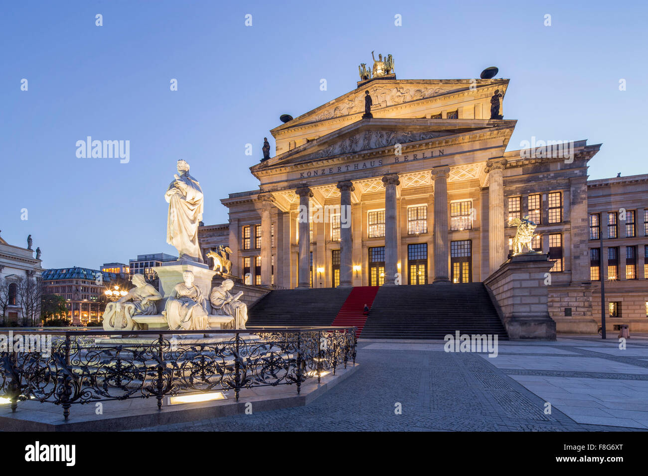 Concert House, statua di Schiller, Berlino Foto Stock