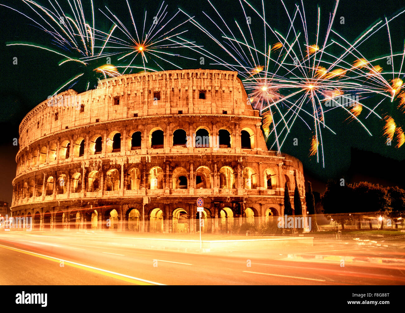 Italia, Roma Colosseo , fuochi d'artificio, composizione, capodanno, Silvestro Foto Stock