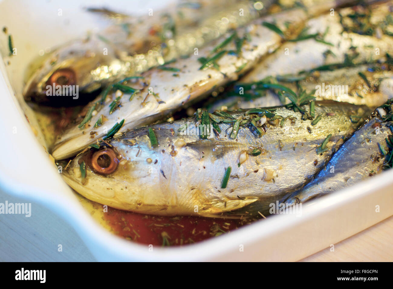 Essendo Mackerls marinato alla griglia più tardi Foto Stock