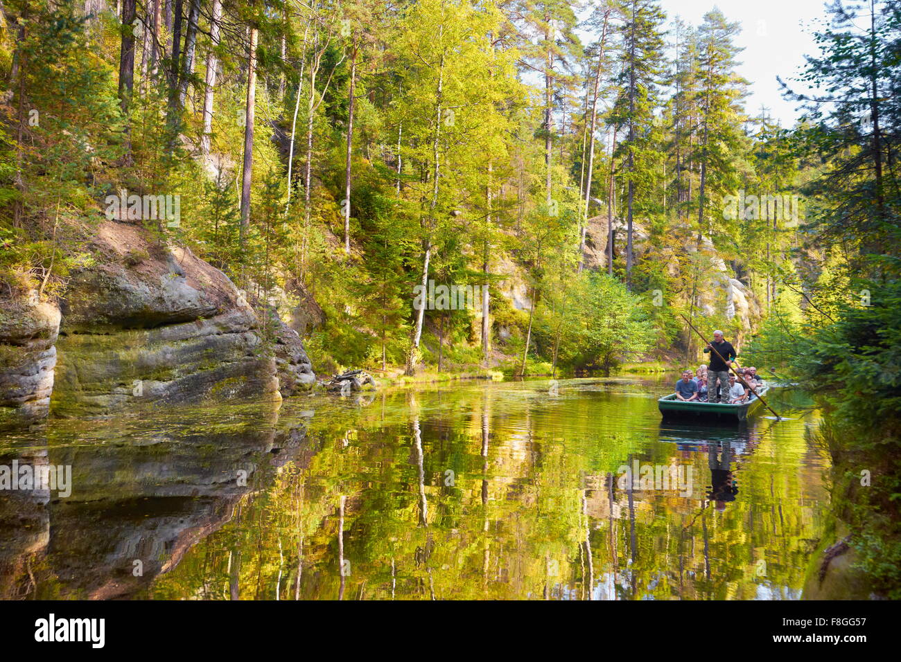 Città Adrspach-Rock, rafting sul lago Adrspach, Repubblica Ceca Foto Stock