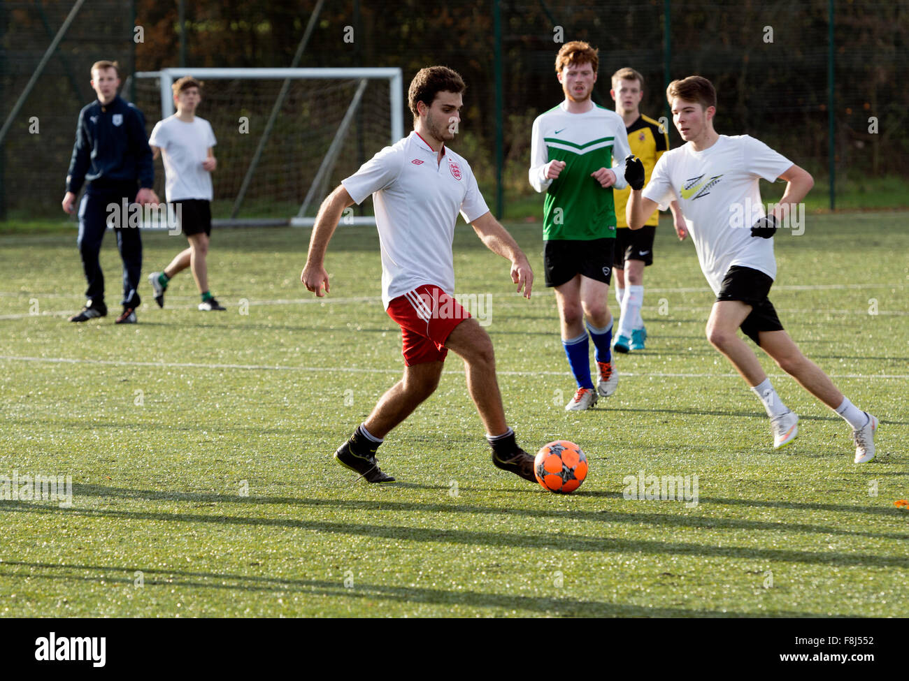 Università sport UK - Uomo partita di calcio Foto Stock