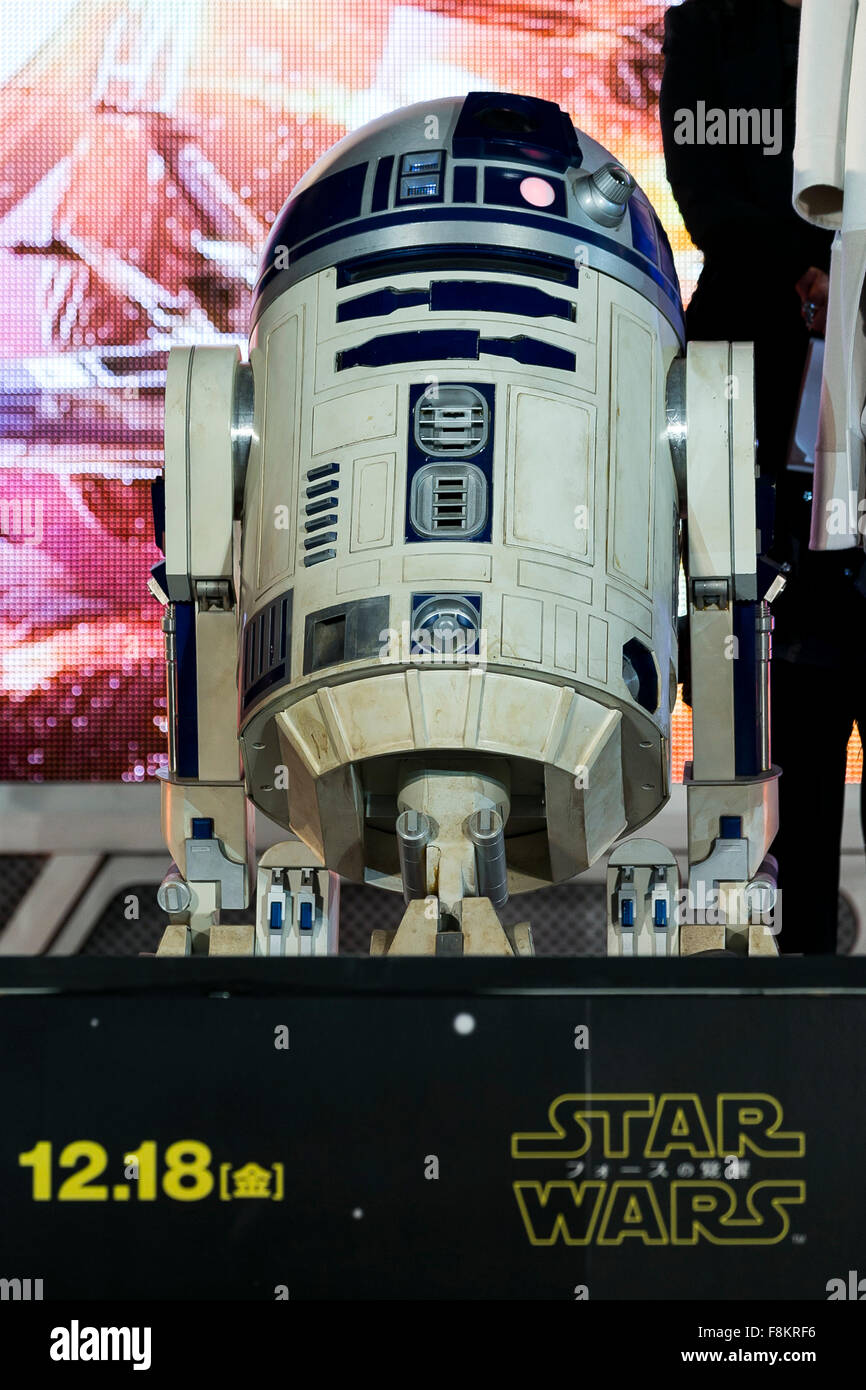 Tokyo, Giappone. 10 dicembre, 2015. Un Droide R2-D2 assiste il Giappone Premiere per il film ''Star Wars: La forza risveglia'' in Roppongi Hills sul dicembre 10, 2015, Tokyo, Giappone. Il cast sono trascorrere 2 giorni in Giappone come parte della promozione per il nuovo film che è impostato a livello mondiale per il rilascio su dicembre 18th. Credito: Aflo Co. Ltd./Alamy Live News Foto Stock