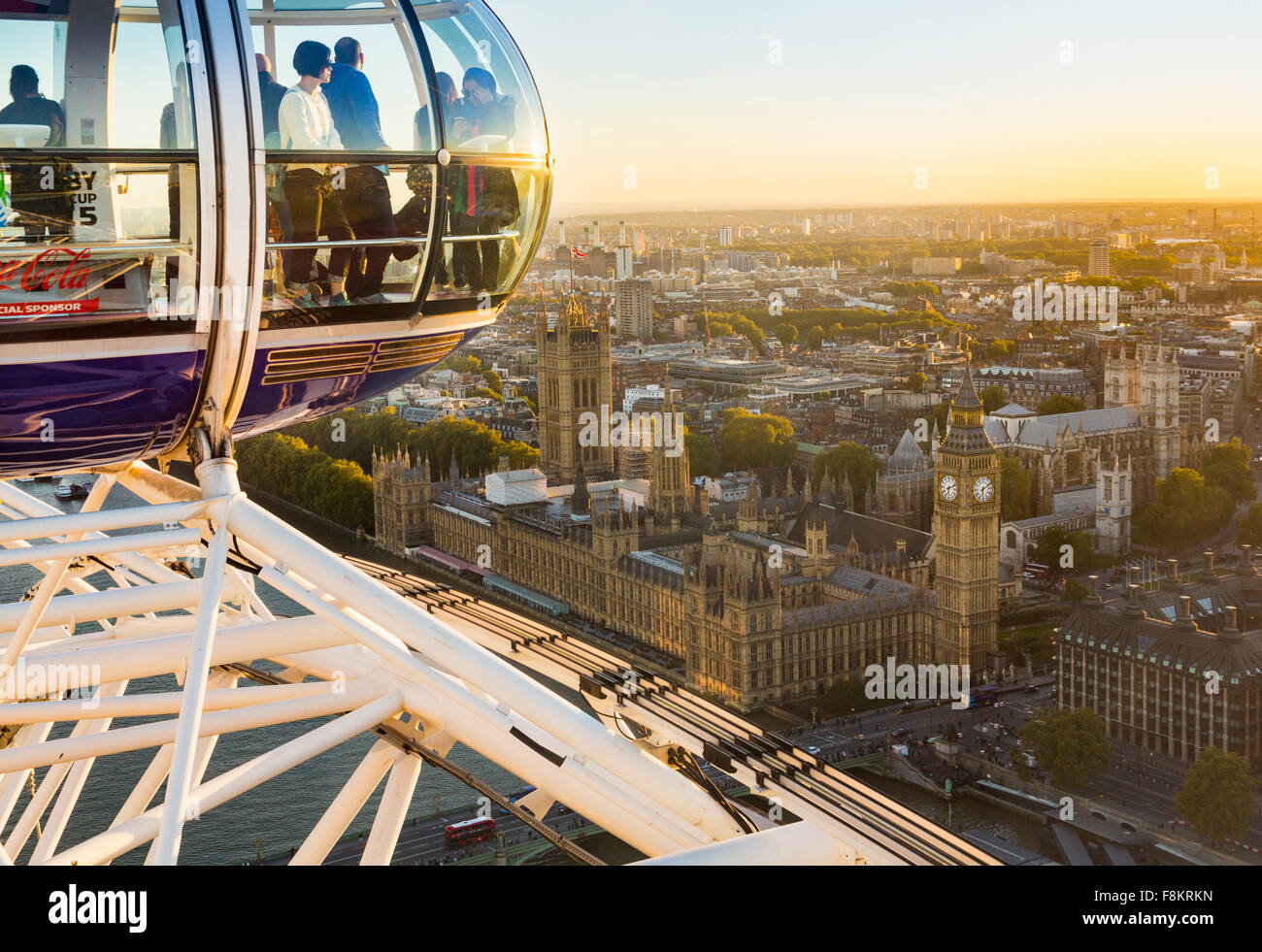 Londra vista aerea oltre le case del Parlamento e il Big Ben dal London Eye in Westminster, Londra, Regno Unito Foto Stock