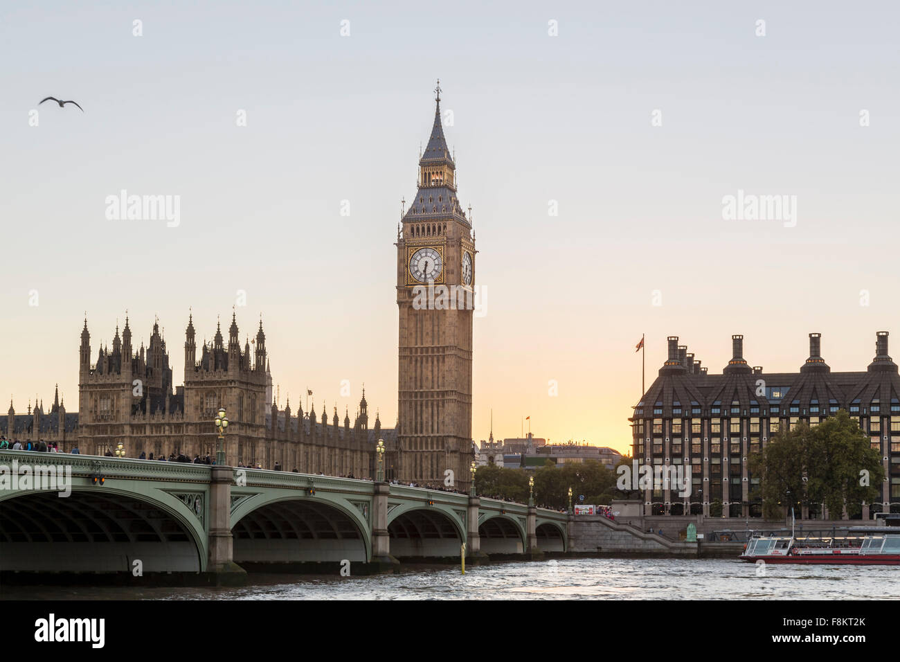 La Casa del Parlamento e dal Big Ben, Londra, Inghilterra, Regno Unito al tramonto Foto Stock