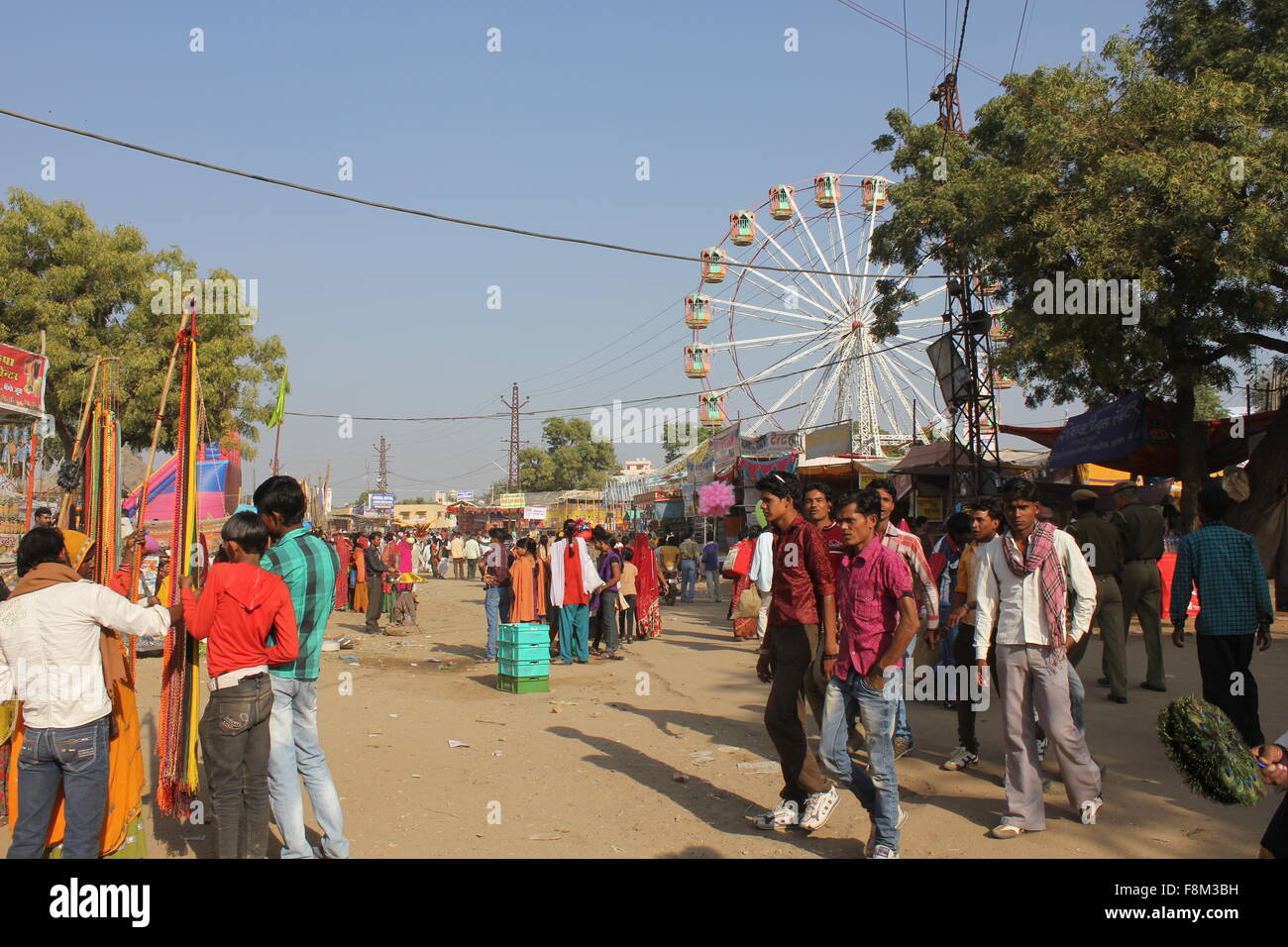 Pushkar, India, Novembre 27, 2012. Popolo Indiano a Puskar fiera. Il Cammello Pushcar equo, tenuto ogni novembre, Pushkar Camel Fair Foto Stock