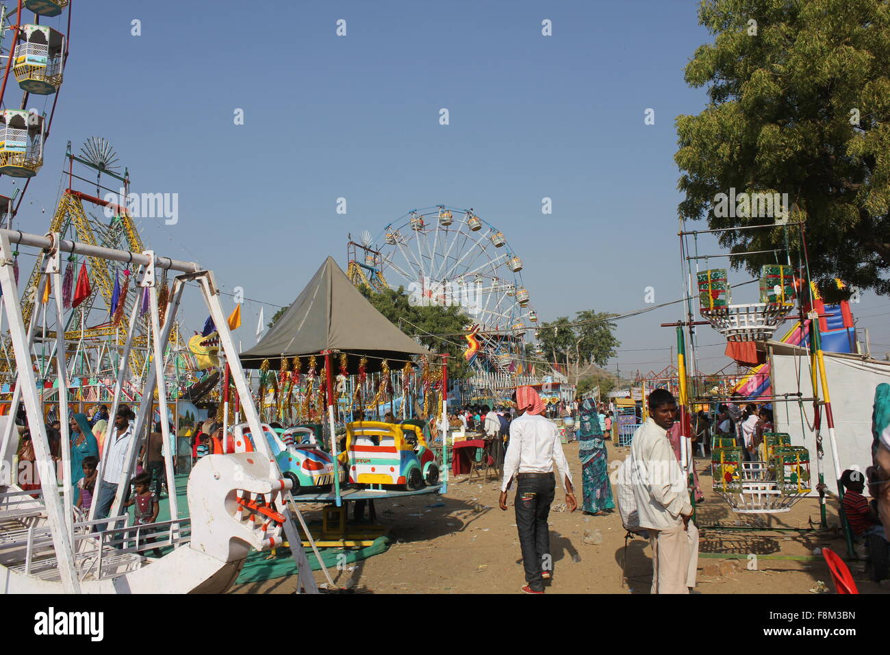 Pushkar, India, Novembre 27, 2012. Popolo Indiano a Puskar fiera. Il Cammello Pushcar equo, tenuto ogni novembre, Pushkar Camel Fair Foto Stock
