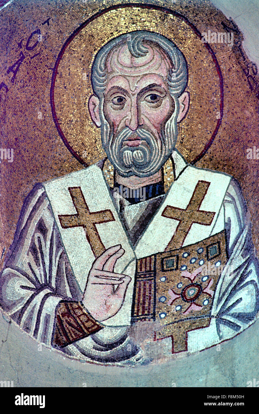 Saint Nicholas mosaico bizantino nella principale chiesa bizantina (Katholicon o Catholicon) di Dafni monastero o Dafni monastero (1080) nel sobborgo ateniese di Chaidari Atene Grecia Foto Stock