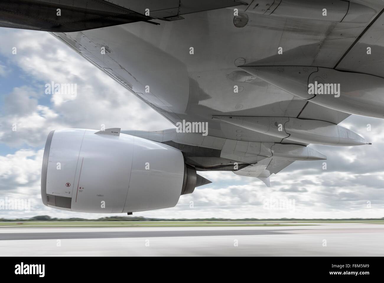 Vista del motore e ala su accelerando A380 Foto Stock
