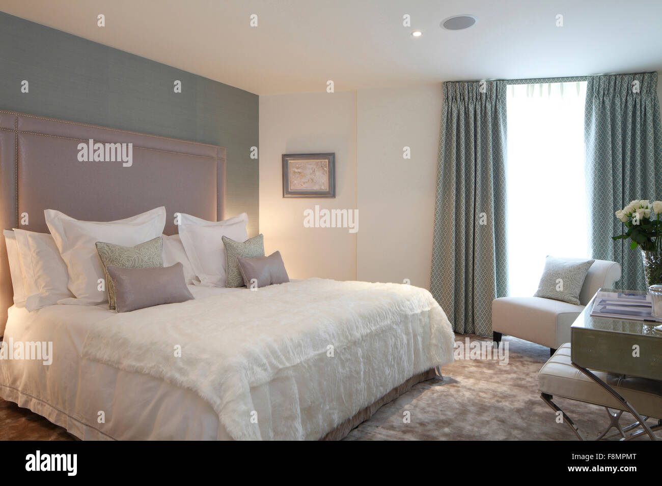 Camera da letto in schema colore pastello Foto Stock