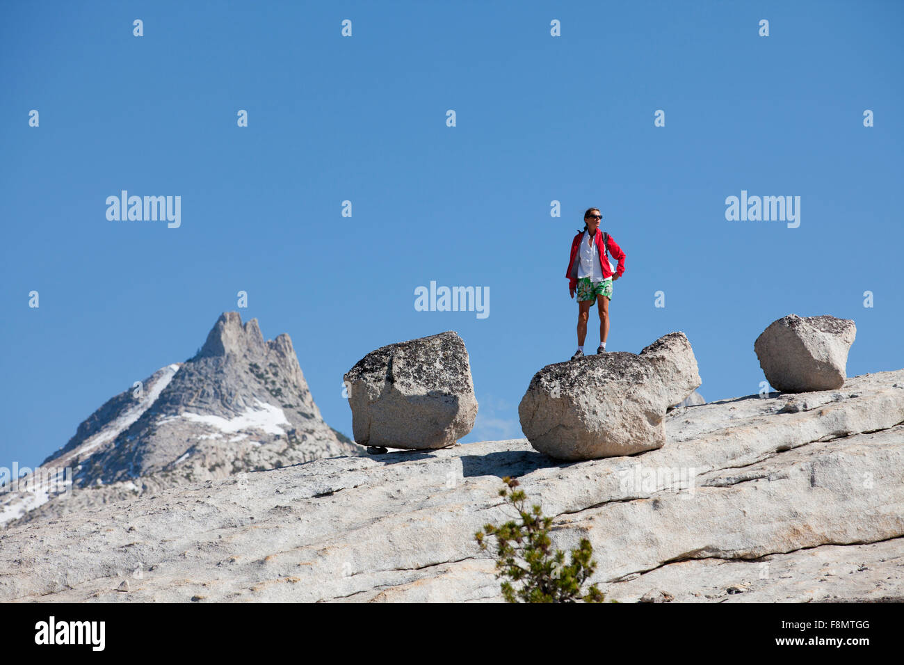 Donna escursioni in Yosemite Nationalpark Foto Stock