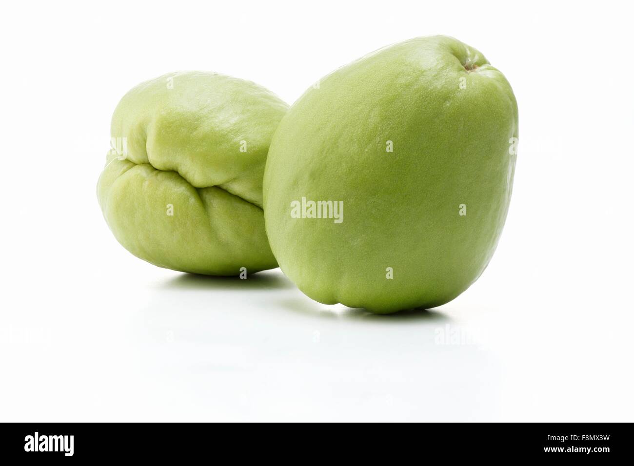 Due chayotes Foto Stock