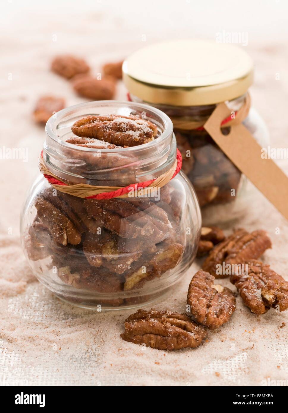 Piccante di noci pecan come un dono Foto Stock