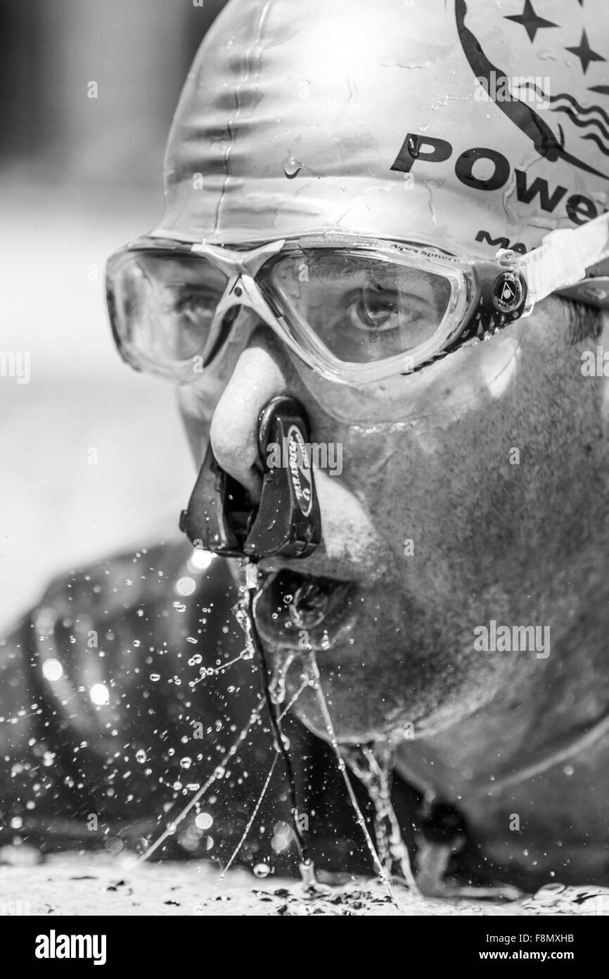 MONTREAL, circa giugno 2014 - Due calde giornate di primavera di Freediving concorrenza a Jean-Drapeau 50m Piscina olimpionica outdoor. Freediver Fi Foto Stock