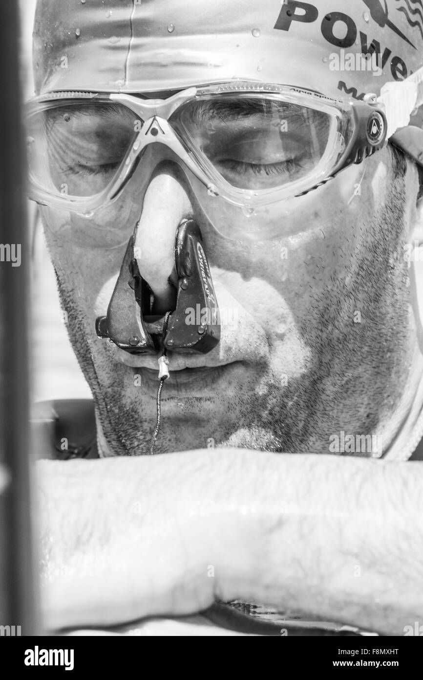 MONTREAL, circa giugno 2014 - Due calde giornate di primavera di Freediving concorrenza a Jean-Drapeau 50m Piscina olimpionica outdoor. Last minute Foto Stock