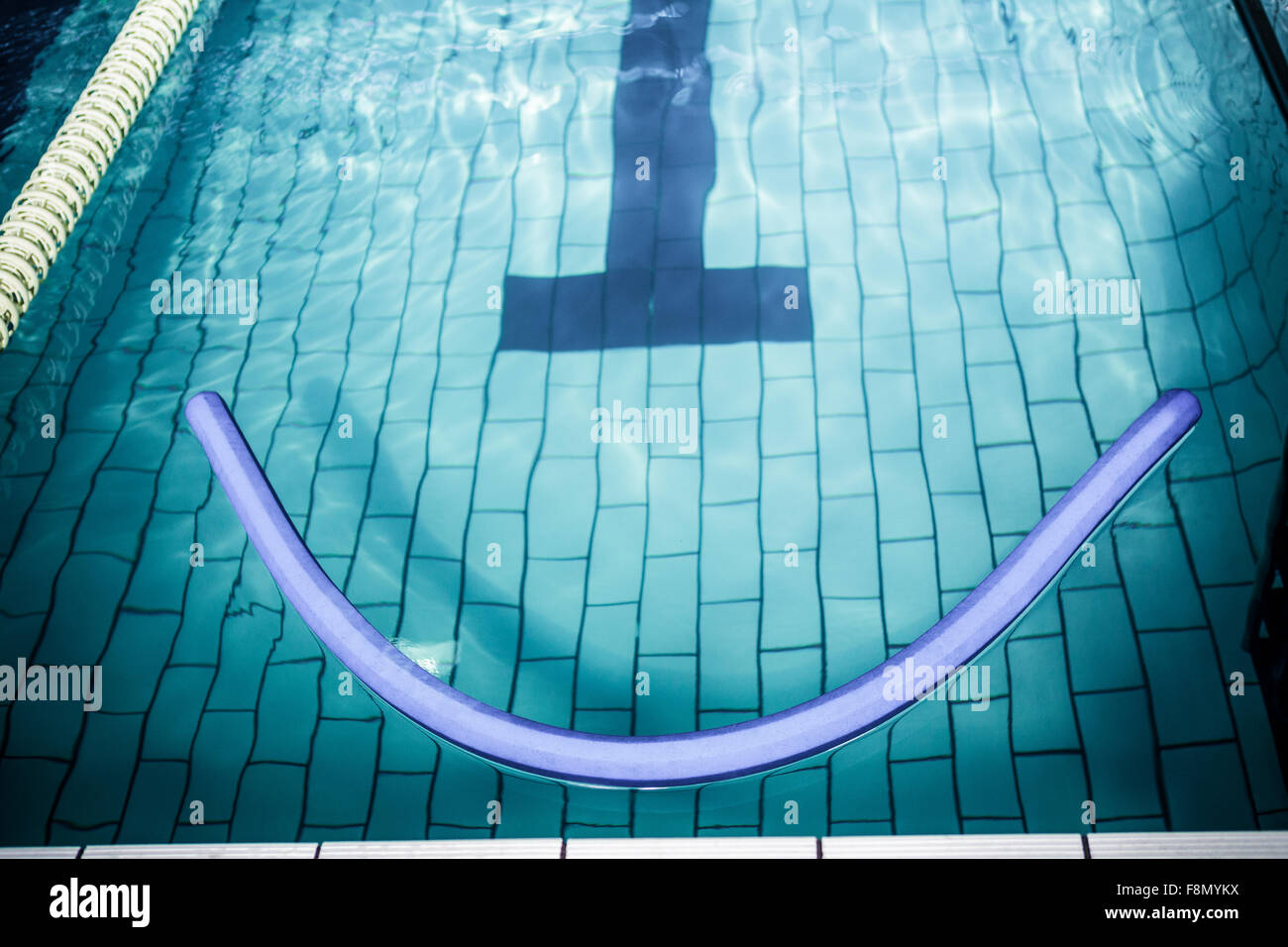 Rullo di schiuma in piscina Foto Stock