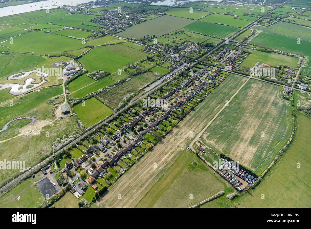 Una veduta aerea del Nord Fambridge, un piccolo villaggio in Essex vicino a Maldon Foto Stock