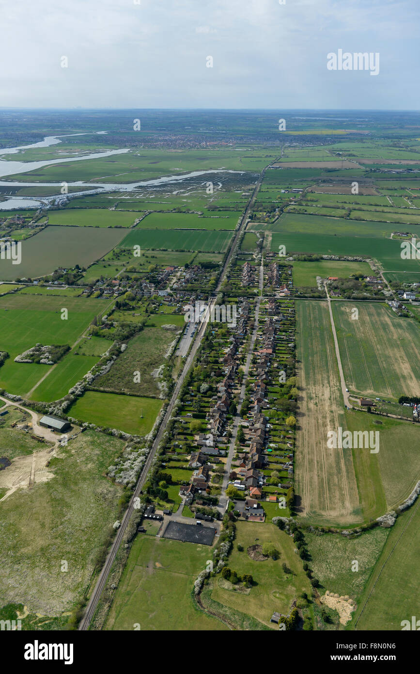 Una veduta aerea del Nord Fambridge, un piccolo villaggio in Essex vicino a Maldon Foto Stock