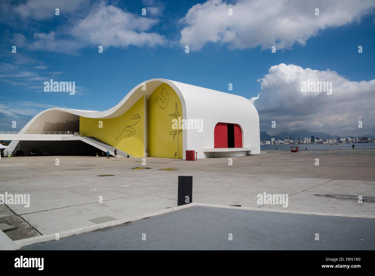 Il teatro popolare di Niteroi, Niemeyer modo centro culturale, Niteroi, Rio de Janeiro, Brasile Foto Stock