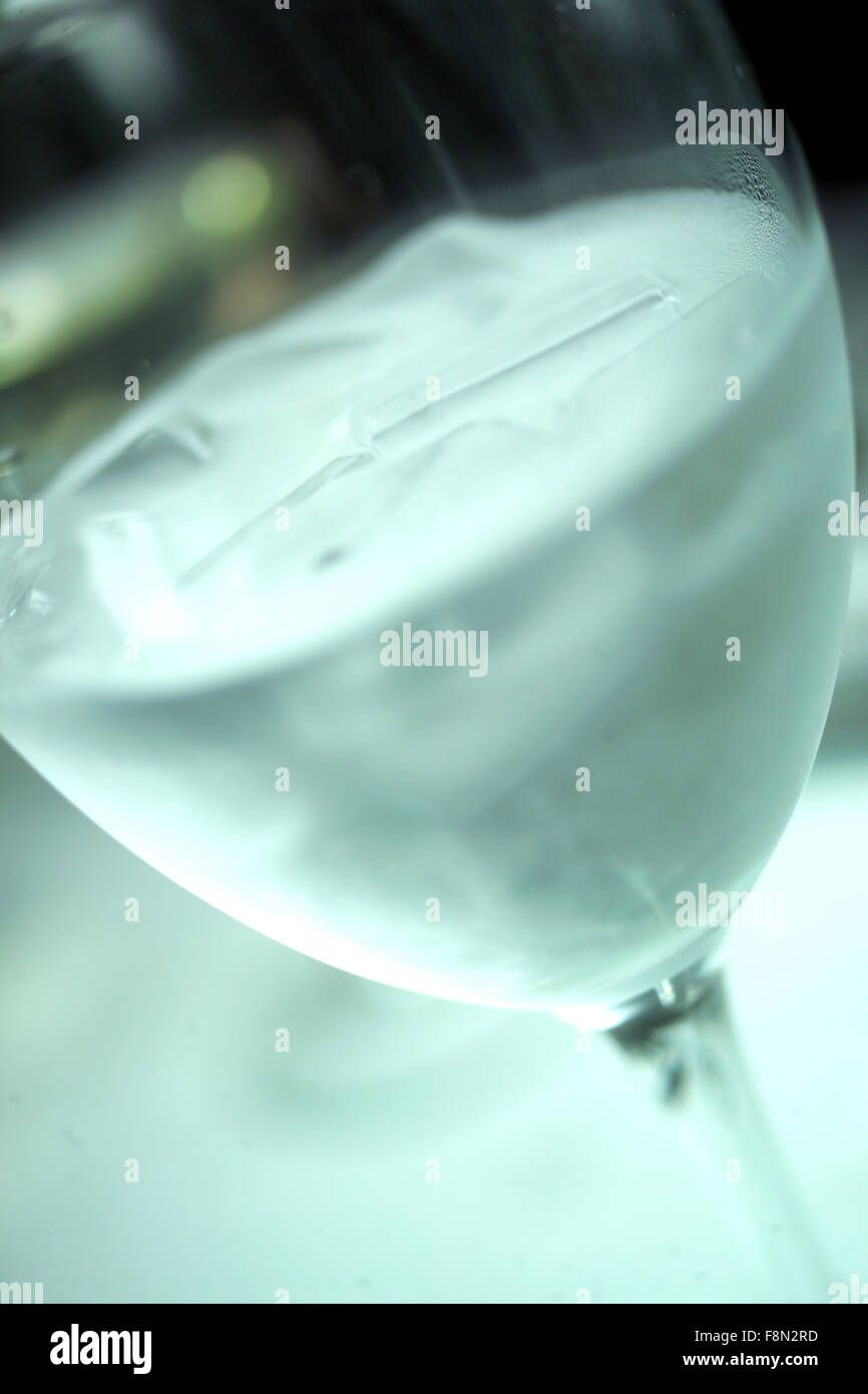 Fresco bicchiere di acqua / drink rinfrescante Foto Stock