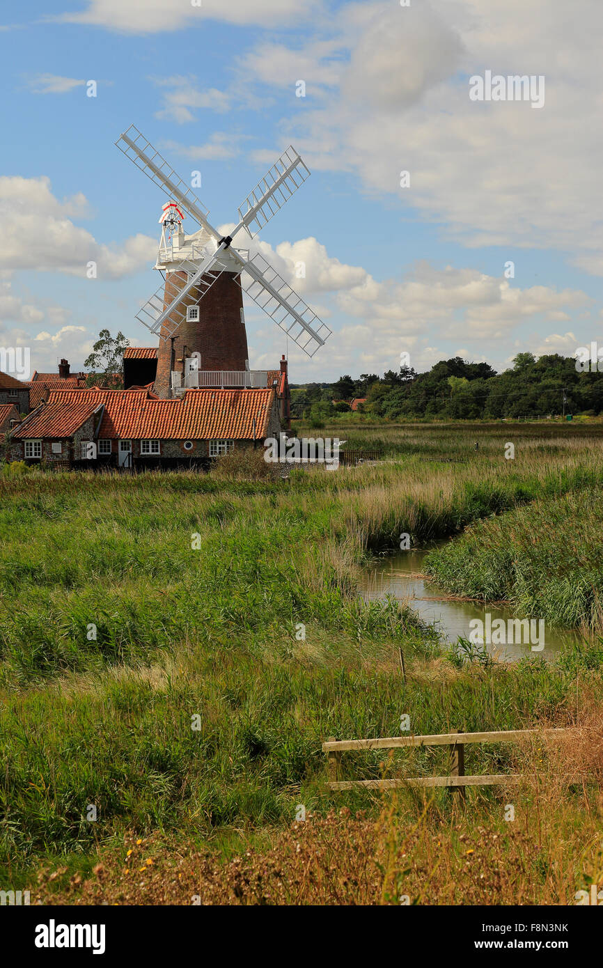 Il mulino a vento di B&B a Cley accanto al mare, North Norfolk. Foto Stock