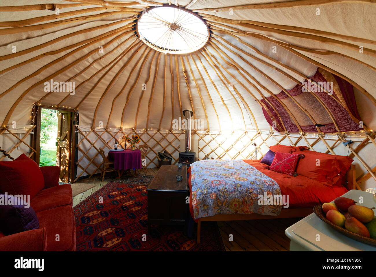 Interno del vuoto Yurt Vacanze Foto Stock