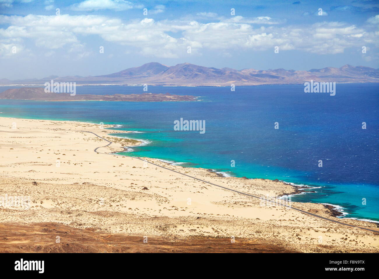 Isola di Fuerteventura, vicino a spiaggia di Corralejo, Parque Natural de Corralejo, Spagna Isole Canarie Foto Stock