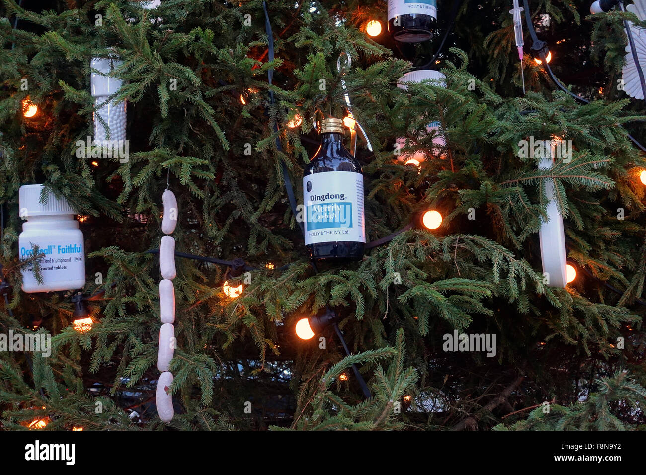 Damien Hirst progettato decorazioni natalizie Foto Stock