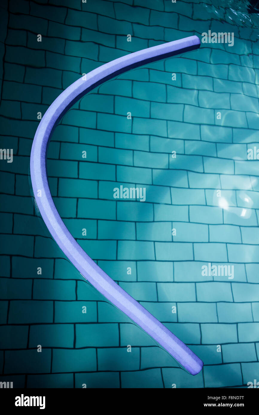 Rullo di schiuma in piscina Foto Stock