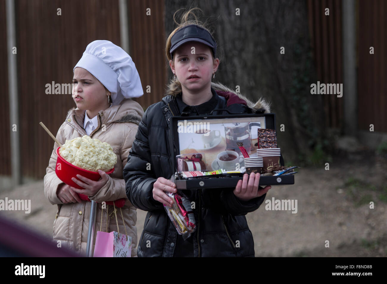 Purim 2015 a Stamford Hill, London il più grande Hasidic comunità ebraica in Europa, con i bambini e i giovani in costume Foto Stock Purim 2015 a Stamford Hill, London il più grande Hasidic comunità ebraica in Europa, con i bambini e i giovani in costume Foto Stock