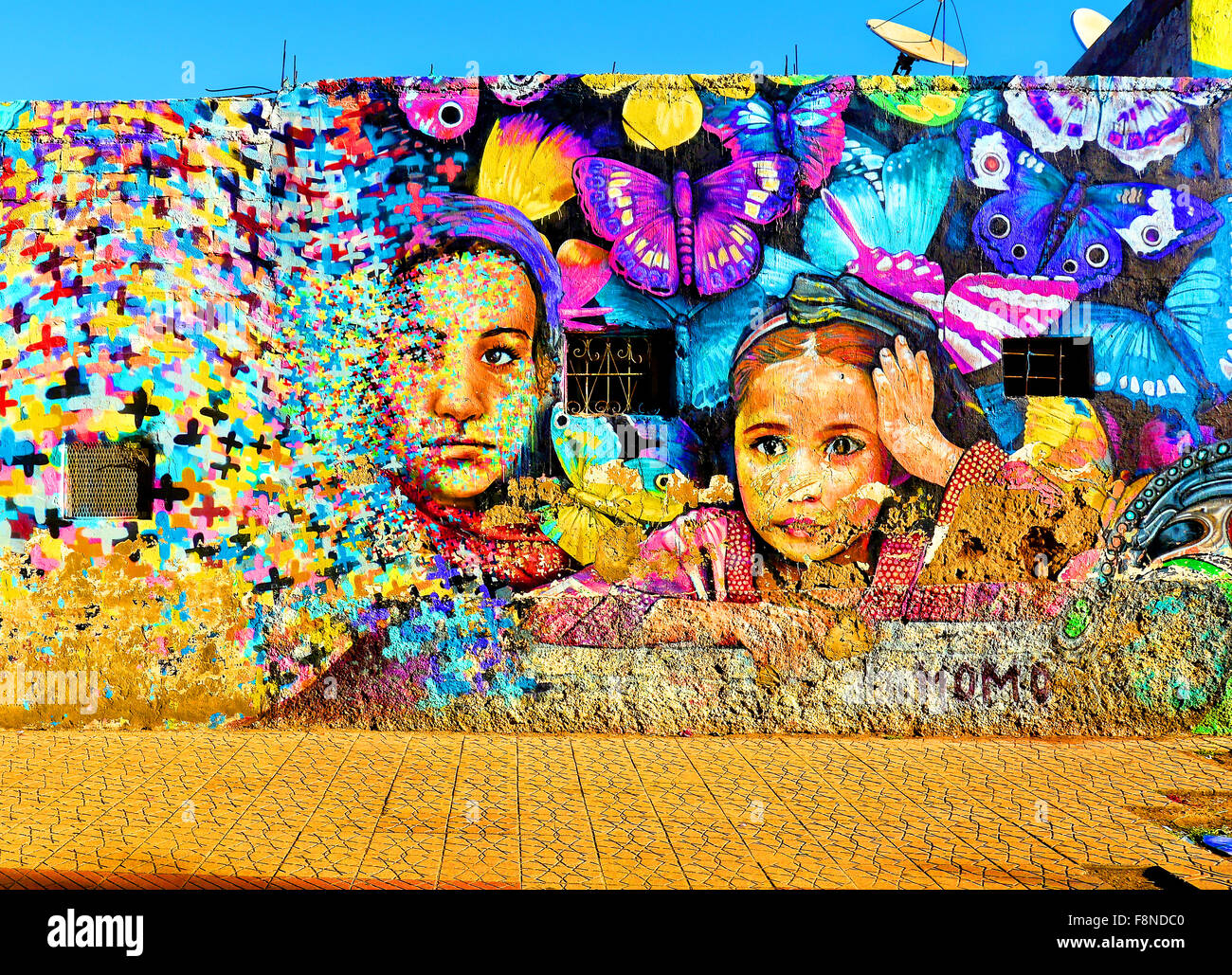 Casablanca Marocco Banksy style dipinti murali di ragazze Foto Stock