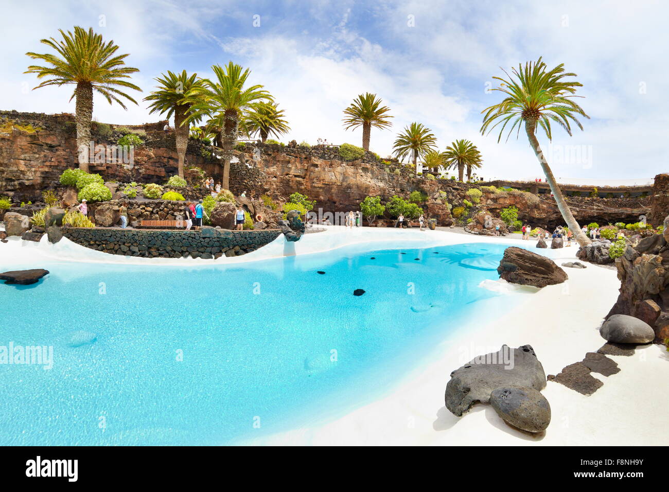 Lanzarote, blu piscina in Jameos del aqua, Spagna Isole Canarie Foto Stock