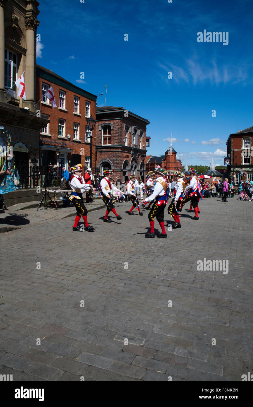 La Manchester Morris uomini Morris Dancing Gruppo Stockport Folk Festival 2015 Stockport cheshire england Foto Stock