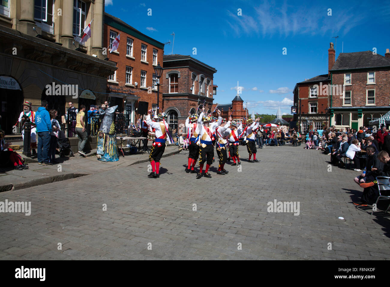 La Manchester Morris uomini Morris Dancing Gruppo Stockport Folk Festival 2015 Stockport cheshire england Foto Stock