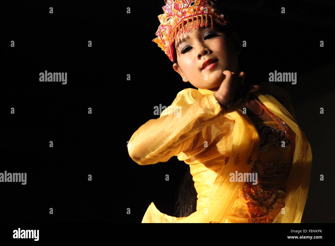Tradizionale ballerino birmano. Danza in Birmania (ora noto come Myanmar ) fare enfasi sulla posa e movimenti Foto Stock