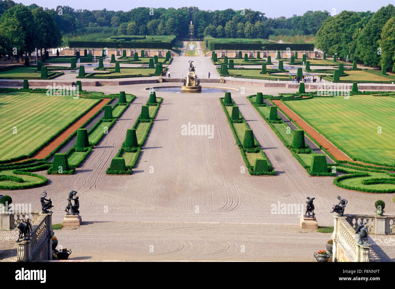 I giardini barocchi del Castello di Drottningholm vicino a Stoccolma in Svezia Foto Stock